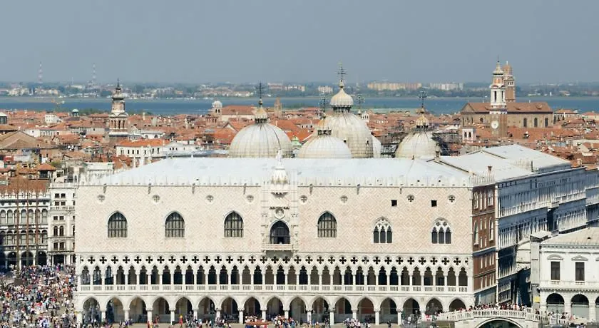 Bed and Breakfast Lanterna Di Marco Polo Venezia Bed & Breakfast